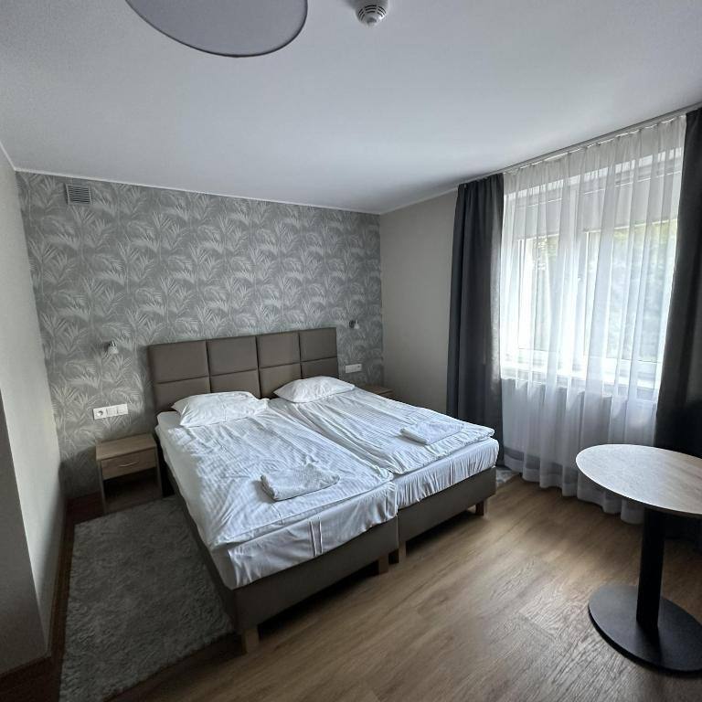Pokój trzyosobowy z łazienką