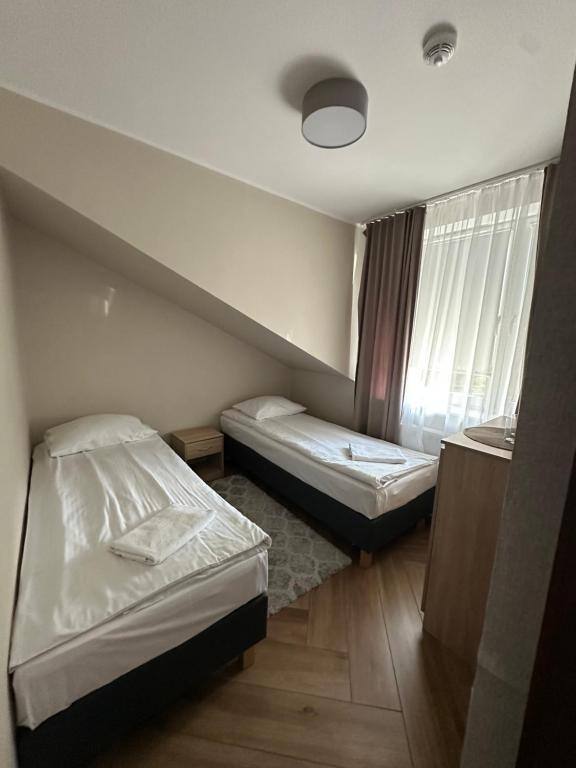 Pokój czteroosobowy z łazienką